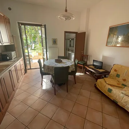 Bilocali Climatizzati Con Giardino E Posto Auto